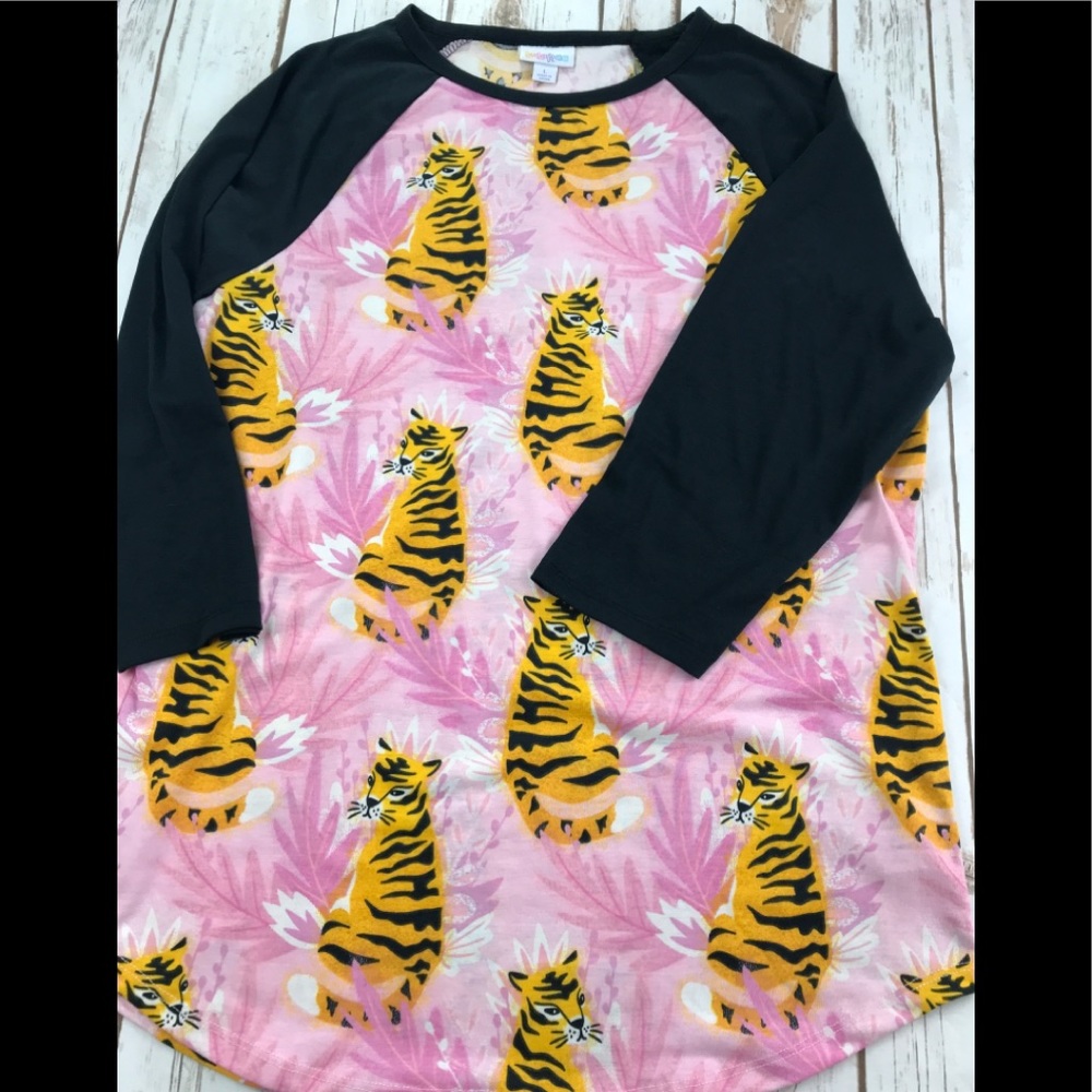 Lularoe Randy T Fun Print Size Large